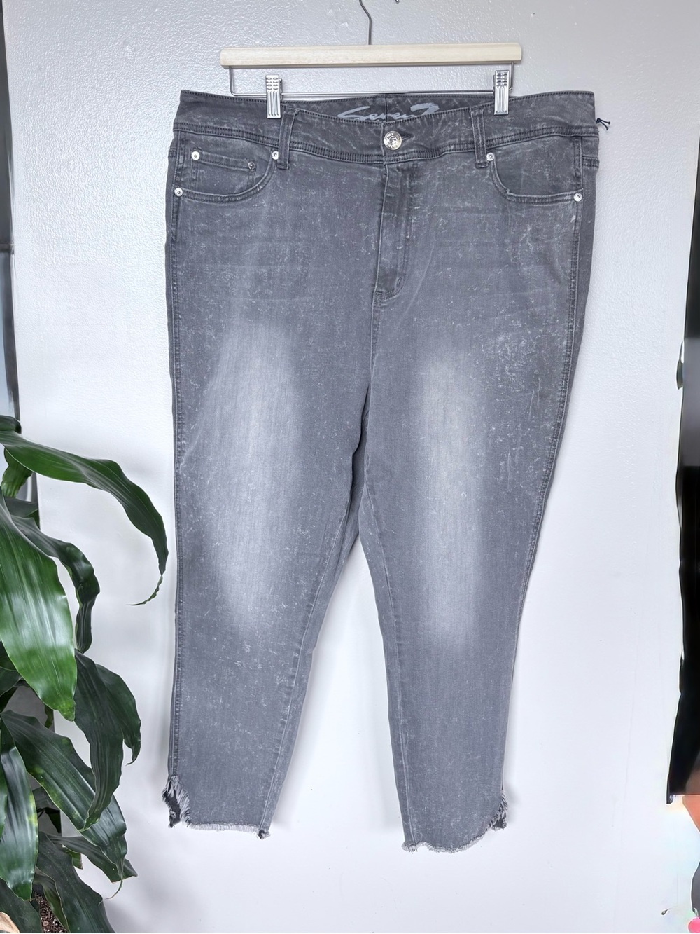 NWT SEVEN7 Highrise Ankle Legging Women's Plus Raw Hem Gray Jeans Sz 20